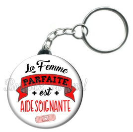 Porte-clés badge La femme parfaite est Aide-soignante -Réf PC1017