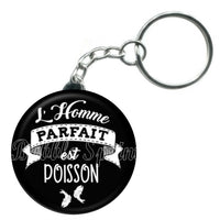 Porte-clés badge L'homme parfait est Poisson-Réf PC898