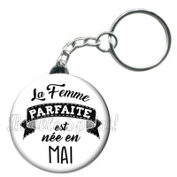 Porte-clés badge La femme parfaite est née en Mai-Réf PC912