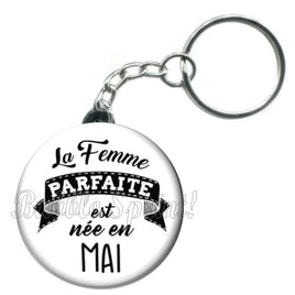 Porte-clés badge La femme parfaite est née en Mai-Réf PC912