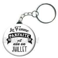 Porte-clés badge La femme parfaite est née en Juillet-Réf PC914